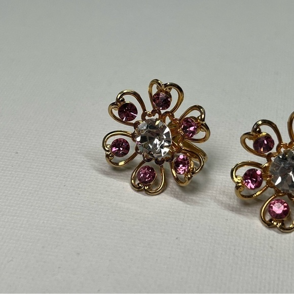 VINTAGE Gold Tone Flower Shaped Screwback Earrings w/ Pink and Clear Rhinestones - Picture 6 of 9